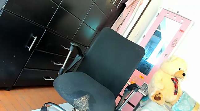 Kathaleyaxxx naked stripping on cam for live sex video chat