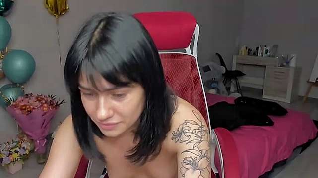 Kira_94g naked stripping on cam for live sex video chat