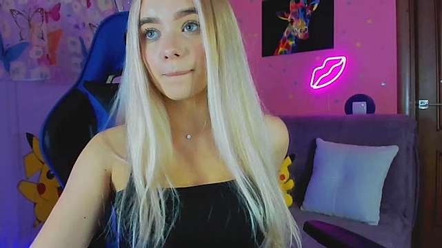 KittyImpressive naked stripping on cam for live sex video chat