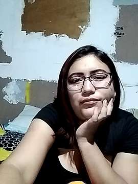 lady- naked stripping on cam for live sex video chat