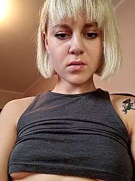 LadyMello naked stripping on cam for live sex video chat