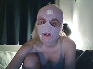 LaraLux naked stripping on cam for live sex video chat