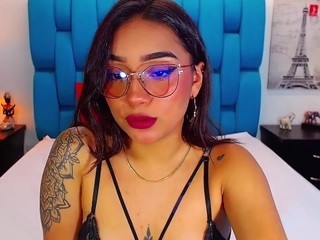 Lattinhott nude on cam – live sex chat
