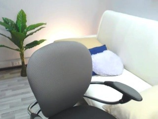Laurika-Gandi nude on cam – live sex chat