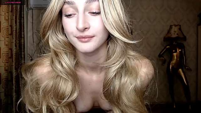 Leilamooor naked stripping on cam for live sex video chat