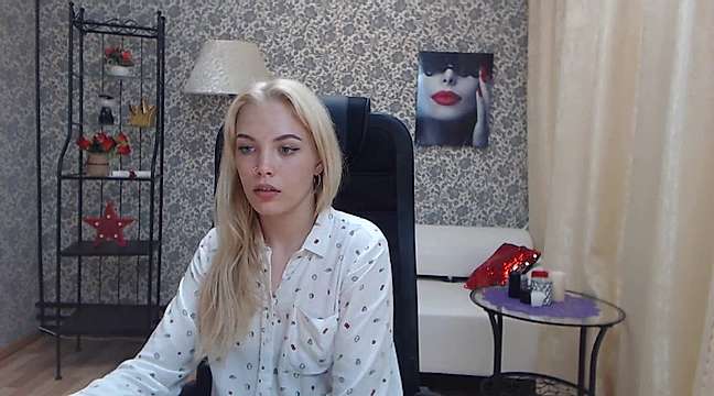 LeslieBurke naked stripping on cam for live sex video chat