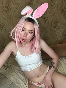 Lil_Molly_S naked stripping on cam for live sex video chat