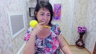 LindaPassionate naked stripping on cam for live sex video chat