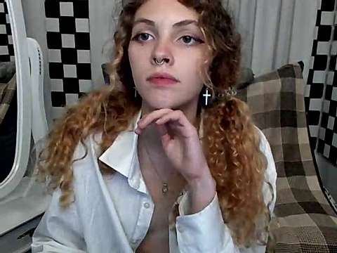 LisaBonety naked stripping on cam for live sex video chat