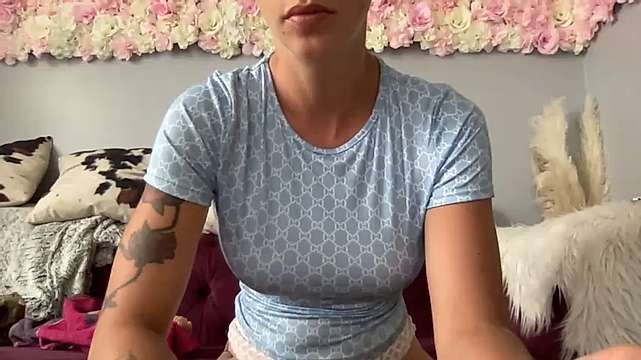 LizaBlack naked stripping on cam for live sex video chat
