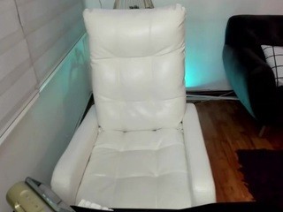 Lolly-petite nude on cam – live sex chat