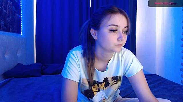 lorapalmer9213 naked stripping on cam for live sex video chat