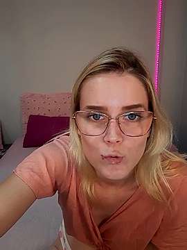 Lovely_Emilly naked stripping on cam for live sex video chat