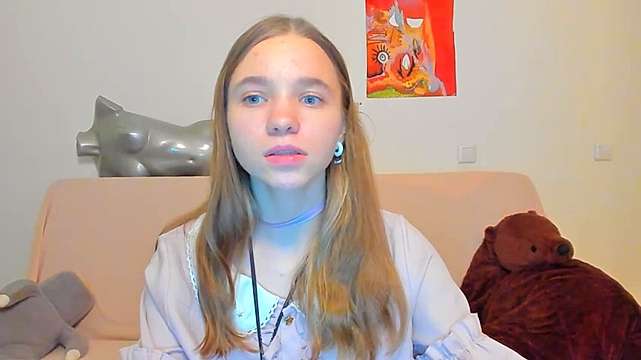 LuckyLeslie naked stripping on cam for live sex video chat
