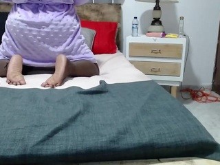 Lucy-Cox nude on cam – live sex chat