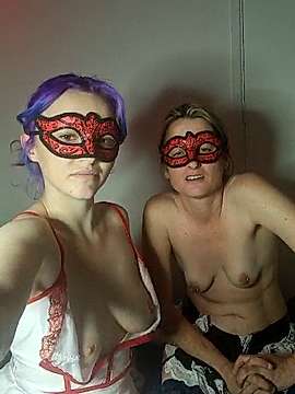 Madamekelly naked stripping on cam for live sex video chat