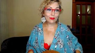 MaryRias naked stripping on cam for live sex video chat