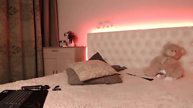Maryy_Cherry1 naked stripping on cam for live sex video chat