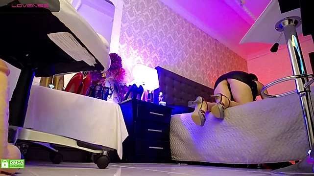 matilda_up naked stripping on cam for live sex video chat