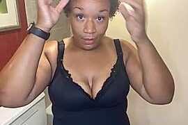 MeliReign naked stripping on cam for live sex video chat