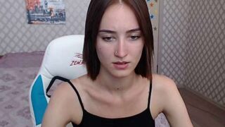 MelisaSweety333 naked stripping on cam for live sex video chat