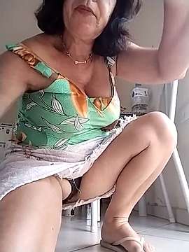 mell43@xh naked stripping on cam for live sex video chat
