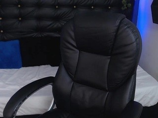 Mia Queen nude on cam – live sex chat