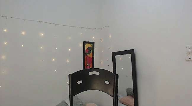 milflatinjuli_ naked stripping on cam for live sex video chat