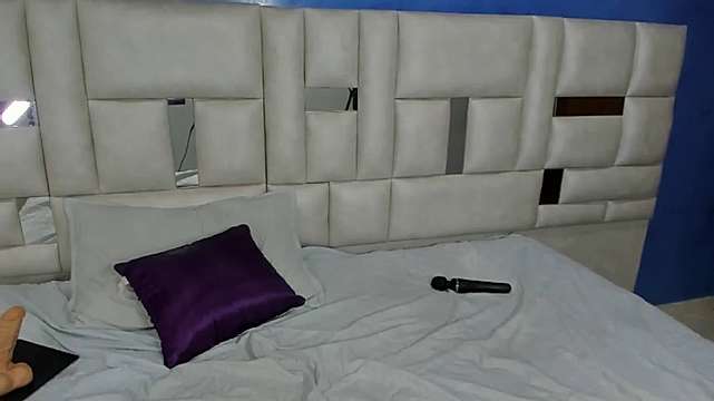mss_sofia naked stripping on cam for live sex video chat