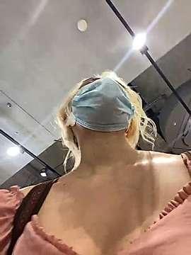 Nami_shoolgirl naked stripping on cam for live sex video chat