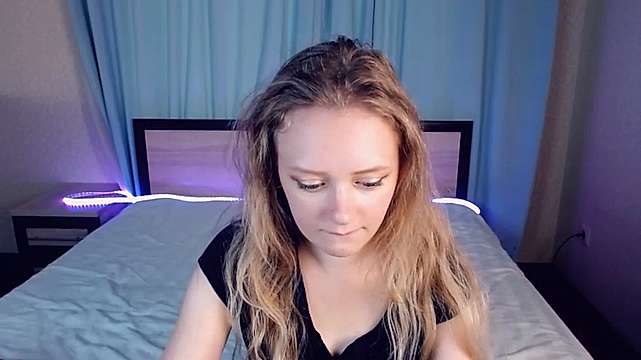 NaomiLewis naked stripping on cam for live sex video chat