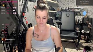 NastyySoul naked stripping on cam for live sex video chat