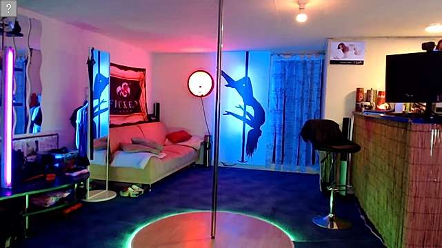 NieKohle naked stripping on cam for live sex video chat