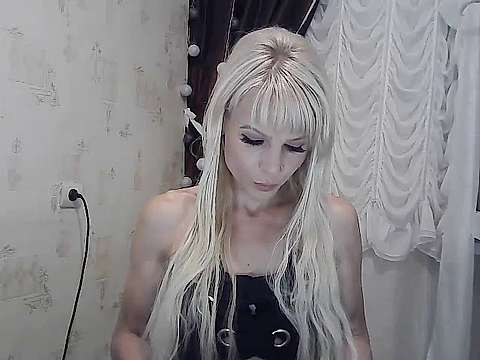 Nika_Loveseverybody naked stripping on cam for live sex video chat
