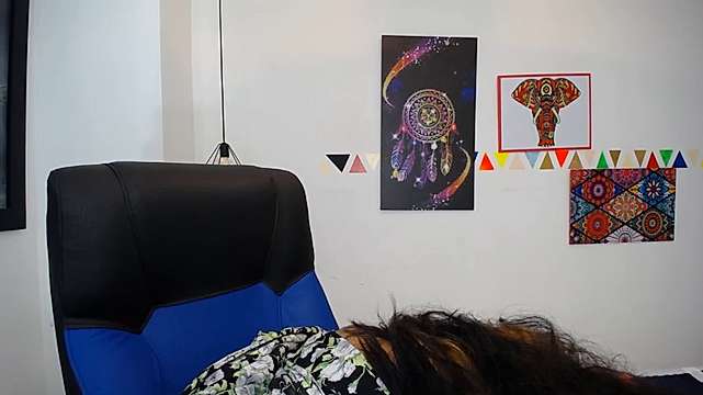 Nisha1020_ naked stripping on cam for live sex video chat