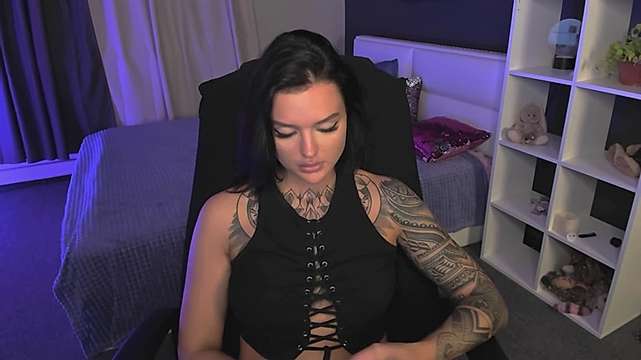 pantera_flash naked stripping on cam for live sex video chat