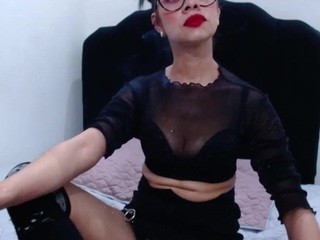 Paulina–smoke nude on cam – live sex chat