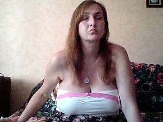 Queen_Lesley naked stripping on cam for live sex video chat