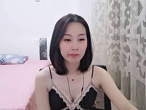 Quentina-baby naked stripping on cam for live sex video chat