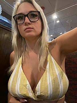_Rapunzel_ naked stripping on cam for live sex video chat