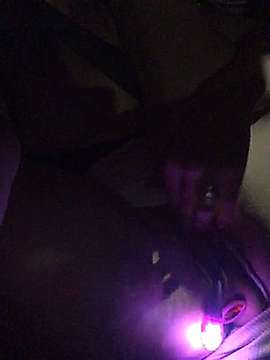 RaynaTulip naked stripping on cam for live sex video chat