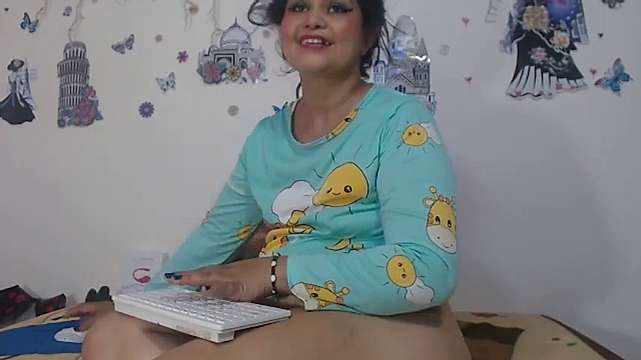 RosalindaBigAss naked stripping on cam for live sex video chat