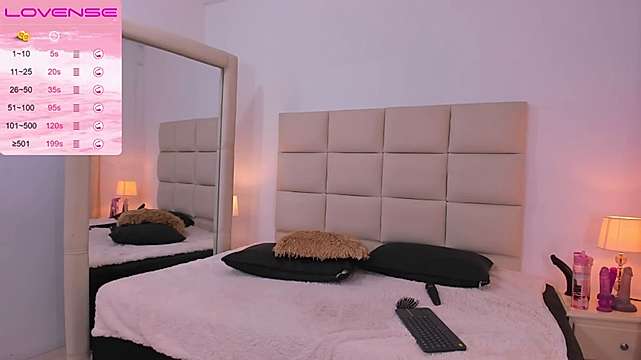 roxie_gates_ naked stripping on cam for live sex video chat