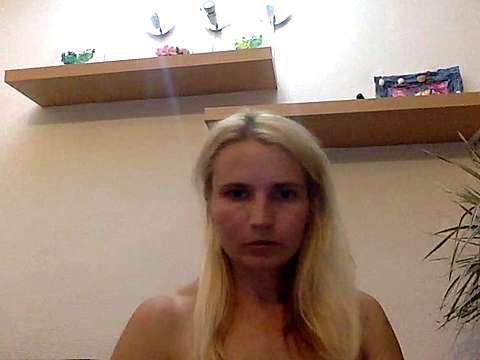 s-te-fan-i naked stripping on cam for live sex video chat