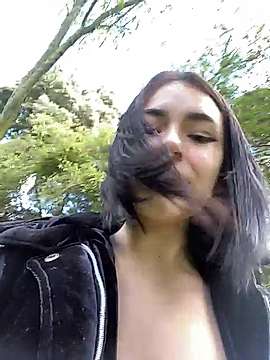 samylefoox naked stripping on cam for live sex video chat