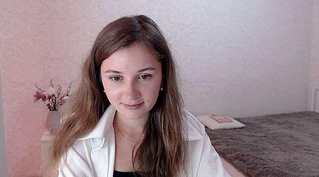 SarahThompson1 naked stripping on cam for live sex video chat