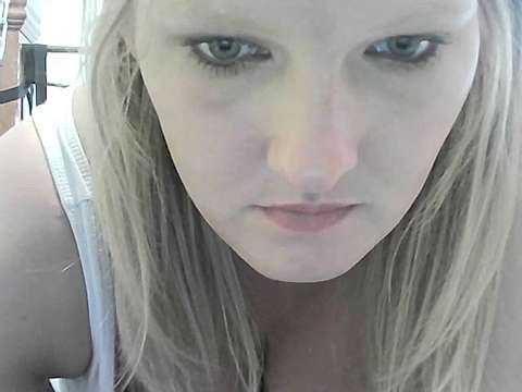 Sexygal300300 naked stripping on cam for live sex video chat