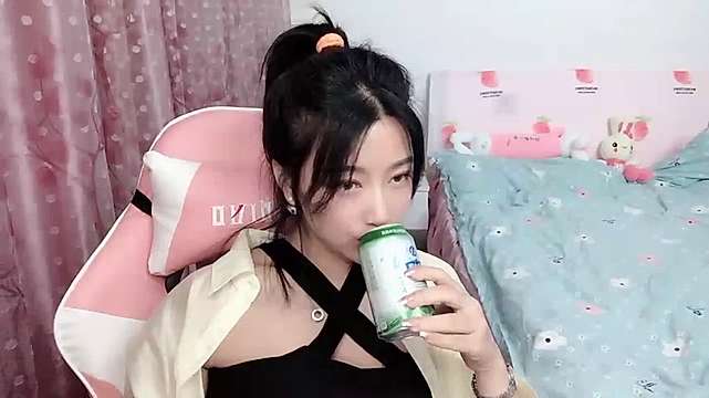 shattuckUil naked stripping on cam for live sex video chat