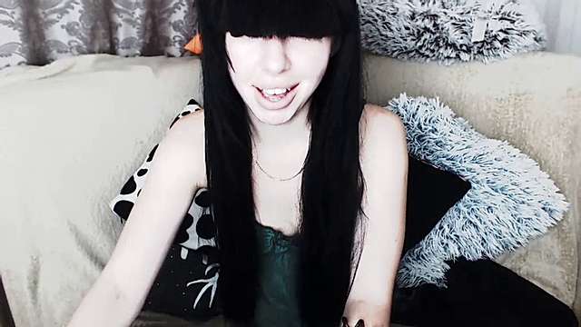 Simonna naked stripping on cam for live sex video chat