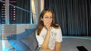 SKinny_ri naked stripping on cam for live sex video chat